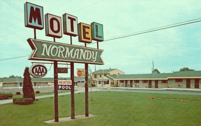 Ralphs Motel (Normandy Motel, Motel Normandy, Ralphs Northland Court) - Vintage Postcard